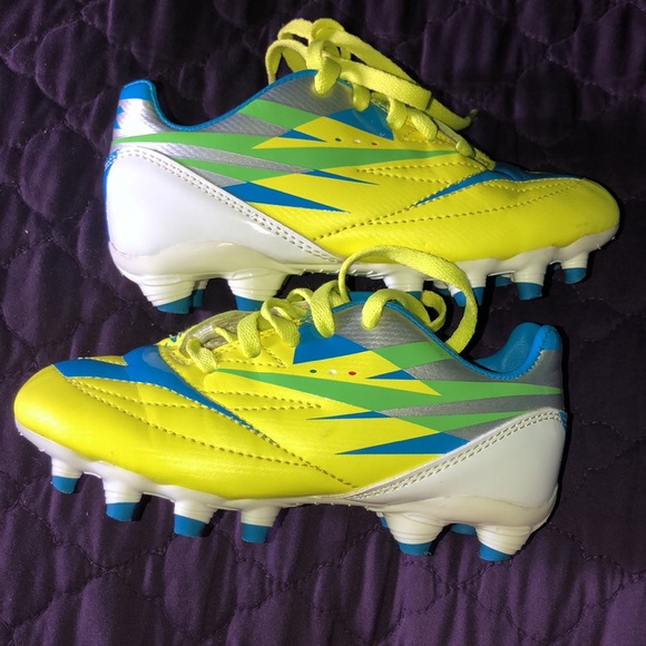 KIDS SOCCER SHOES - Picture 5 of 7